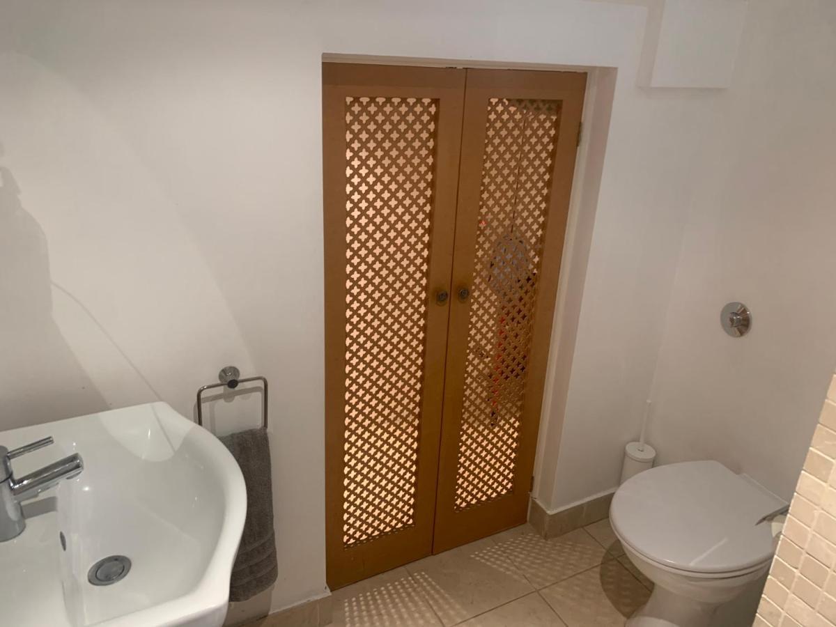 Cozy 1 Bedroom Basement Flat London Ngoại thất bức ảnh